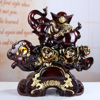 招財(cái)進(jìn)寶家居風(fēng)水?dāng)[件 樹(shù)脂仿紅木工藝的藝術(shù)與寓意